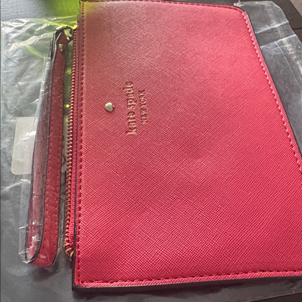 Kate Spade Coral Wristlet. NWOT